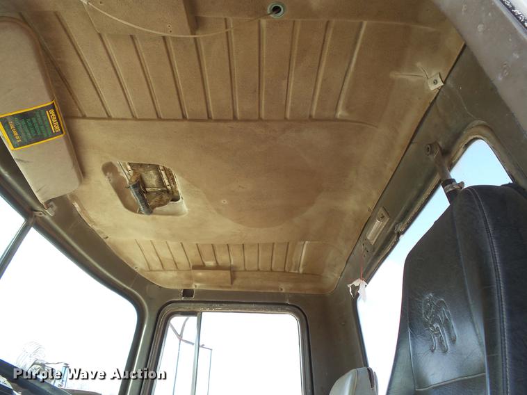 image for item DV9611 1984 Mack DM685S truck chassis