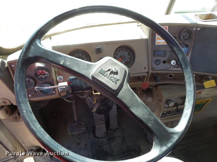 image for item DV9611 1984 Mack DM685S truck chassis