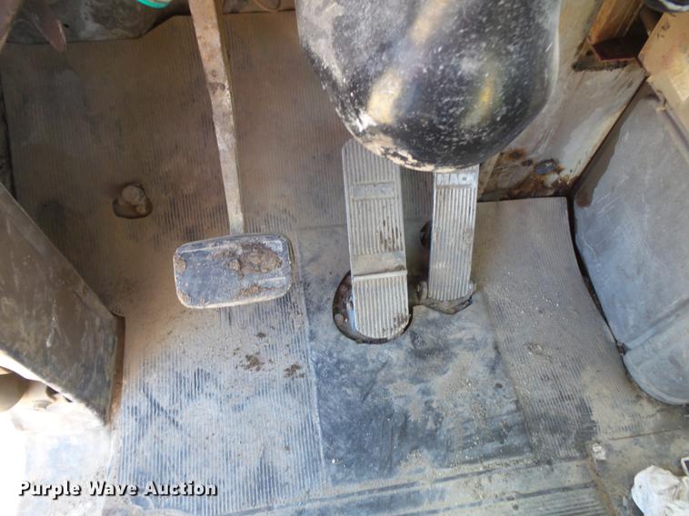 image for item DV9611 1984 Mack DM685S truck chassis