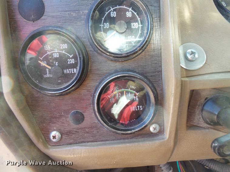 image for item DV9611 1984 Mack DM685S truck chassis