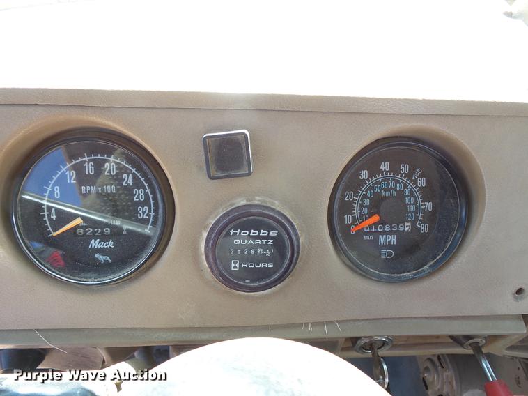 image for item DV9611 1984 Mack DM685S truck chassis