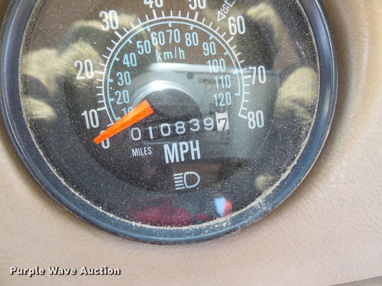 image for item DV9611 1984 Mack DM685S truck chassis