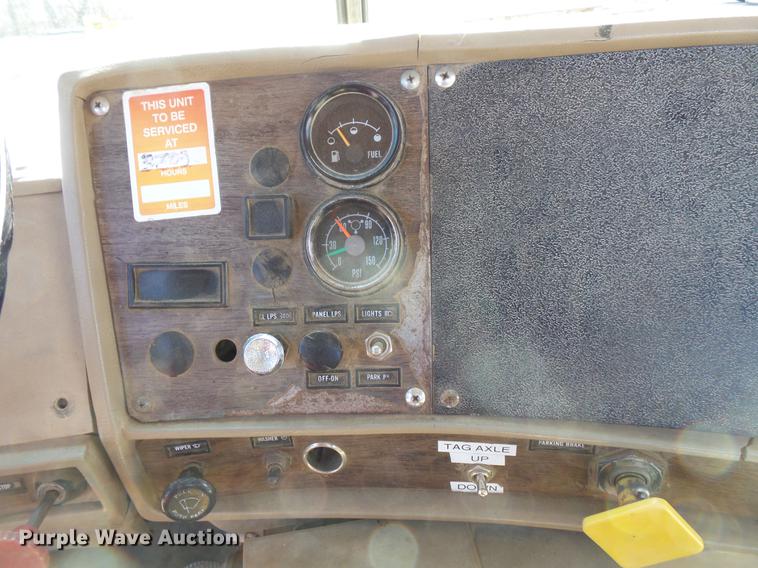 image for item DV9611 1984 Mack DM685S truck chassis