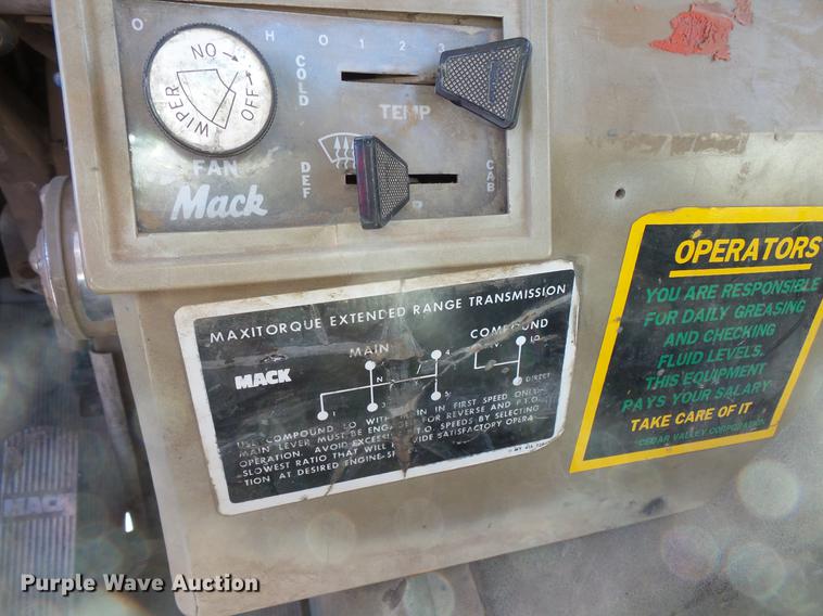 image for item DV9611 1984 Mack DM685S truck chassis