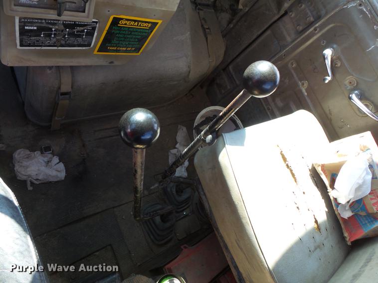 image for item DV9611 1984 Mack DM685S truck chassis