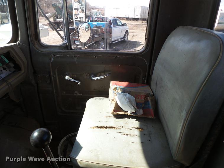 image for item DV9611 1984 Mack DM685S truck chassis