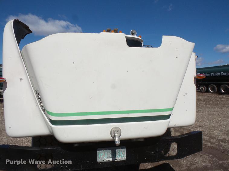 image for item DV9611 1984 Mack DM685S truck chassis