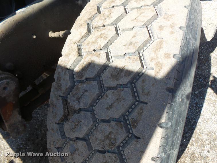 image for item DV9611 1984 Mack DM685S truck chassis