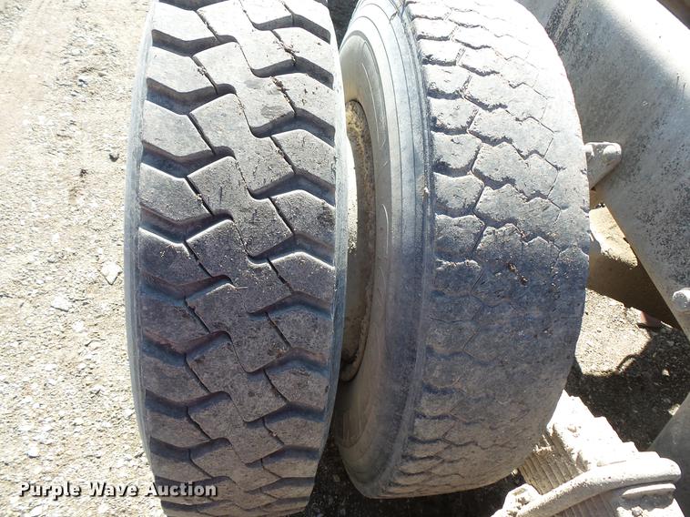 image for item DV9611 1984 Mack DM685S truck chassis