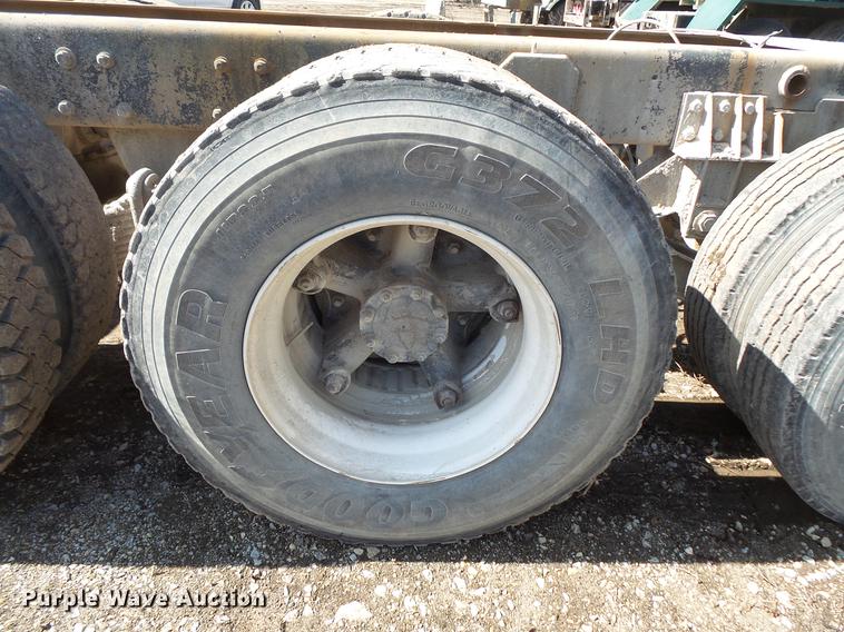 image for item DV9611 1984 Mack DM685S truck chassis