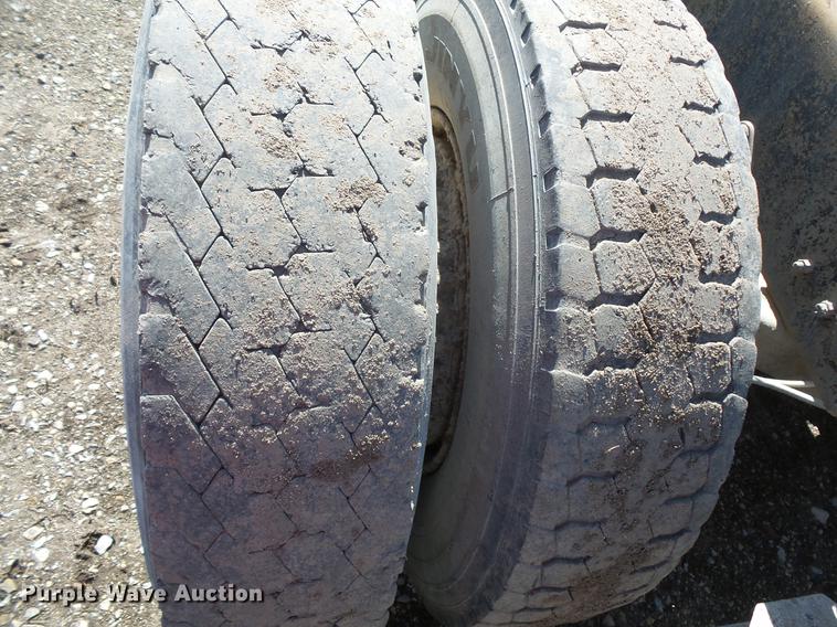 image for item DV9611 1984 Mack DM685S truck chassis