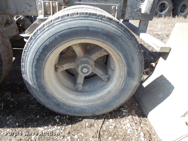 image for item DV9611 1984 Mack DM685S truck chassis