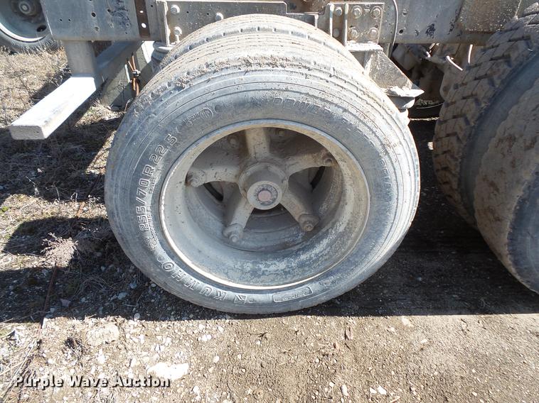 image for item DV9611 1984 Mack DM685S truck chassis