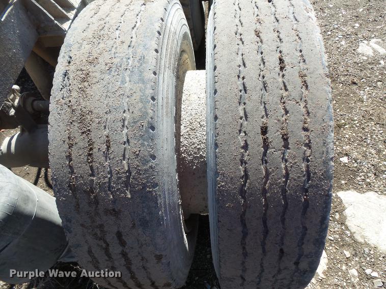 image for item DV9611 1984 Mack DM685S truck chassis