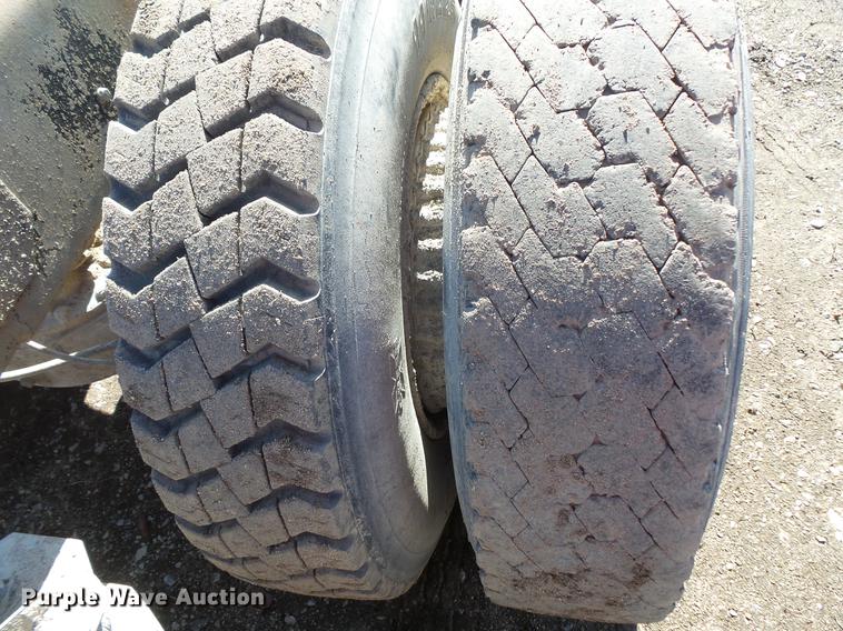 image for item DV9611 1984 Mack DM685S truck chassis