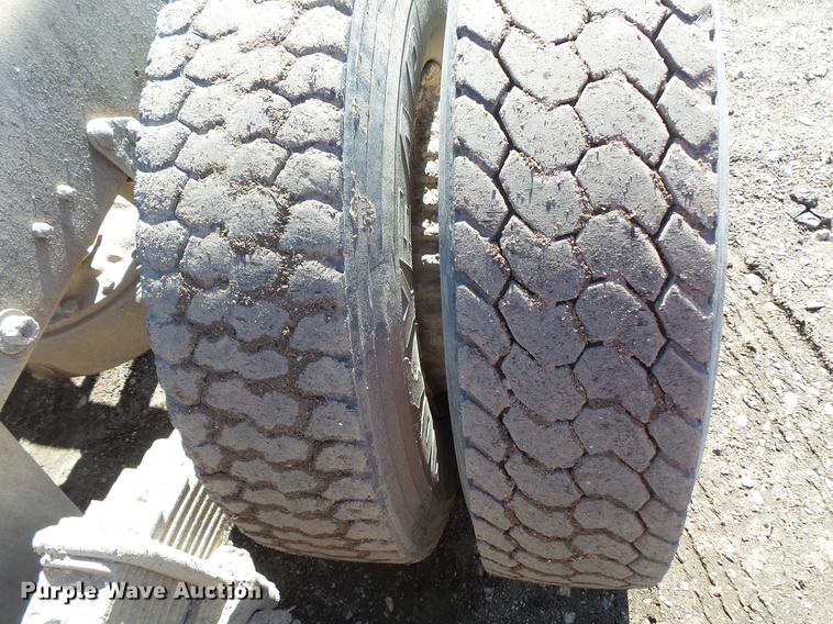 image for item DV9611 1984 Mack DM685S truck chassis