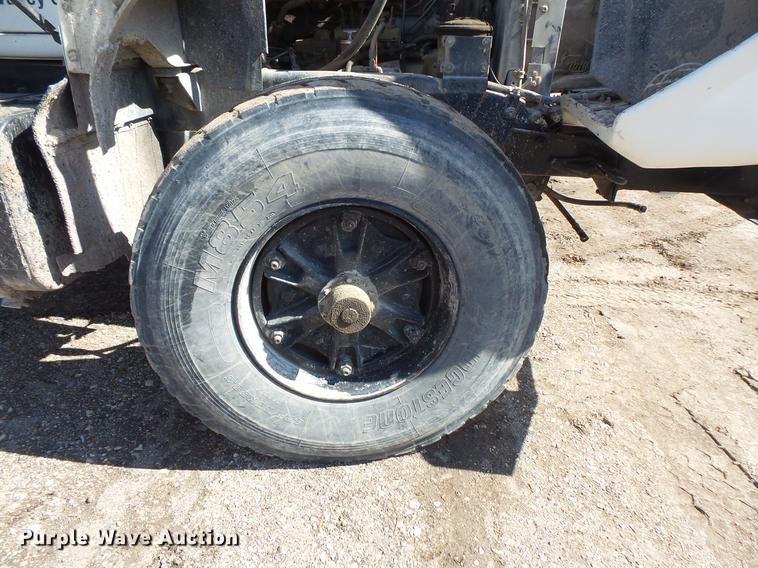 image for item DV9611 1984 Mack DM685S truck chassis