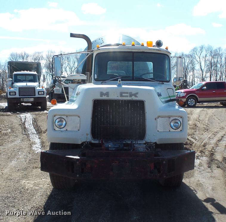 image for item DV9612 1979 Mack ready mix truck