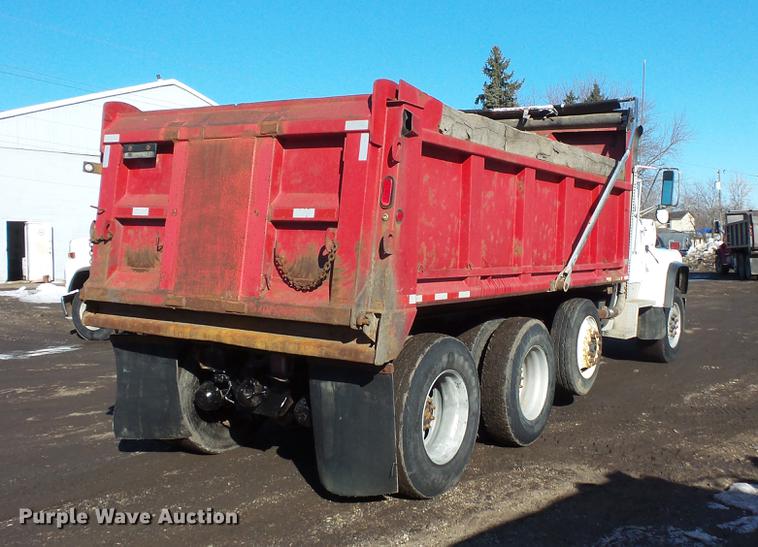 image for item DV9613 1997 Ford LT8000 dump truck
