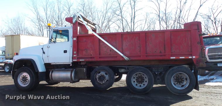 image for item DV9613 1997 Ford LT8000 dump truck