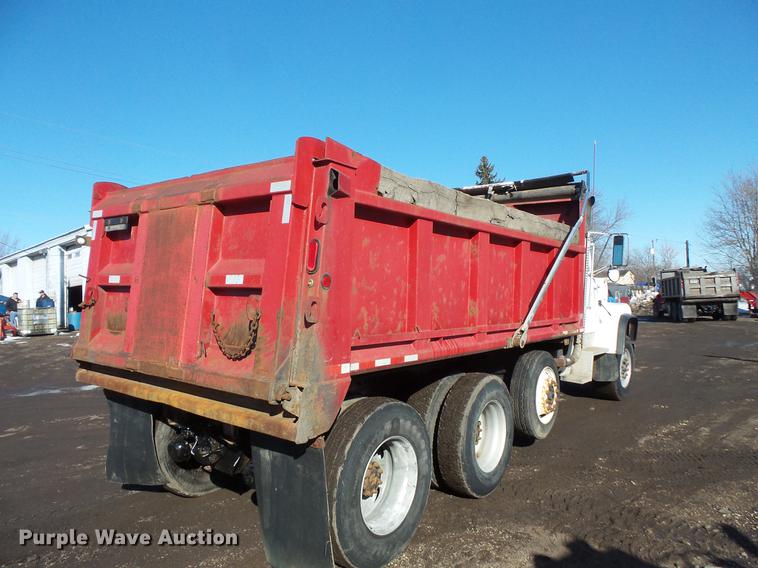 image for item DV9613 1997 Ford LT8000 dump truck