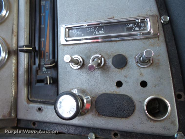 image for item DV9613 1997 Ford LT8000 dump truck