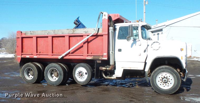 image for item DV9614 1997 Ford LT9000 dump truck