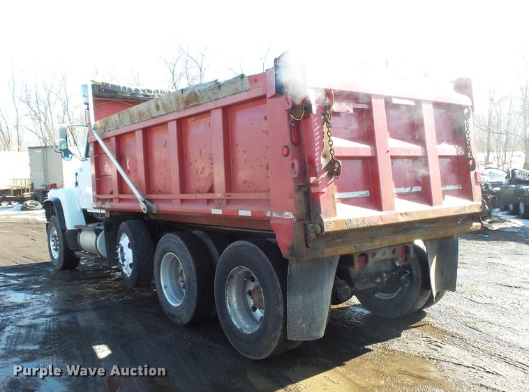 image for item DV9614 1997 Ford LT9000 dump truck