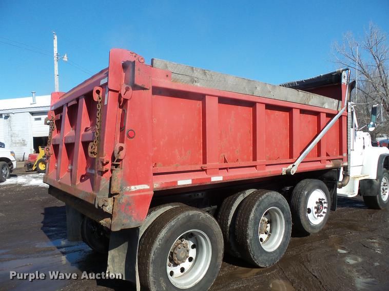 image for item DV9614 1997 Ford LT9000 dump truck