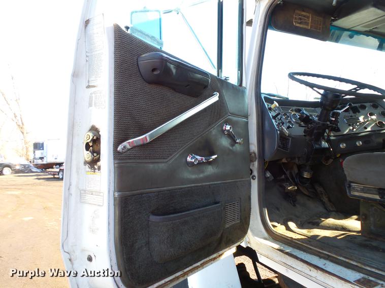 image for item DV9614 1997 Ford LT9000 dump truck