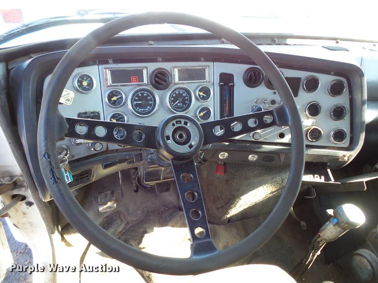 image for item DV9614 1997 Ford LT9000 dump truck