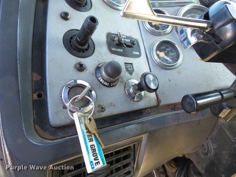 image for item DV9614 1997 Ford LT9000 dump truck