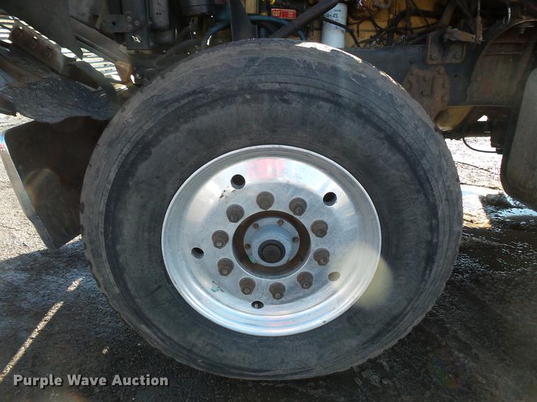 image for item DV9614 1997 Ford LT9000 dump truck