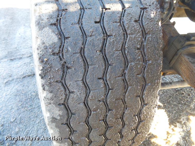 image for item DV9614 1997 Ford LT9000 dump truck