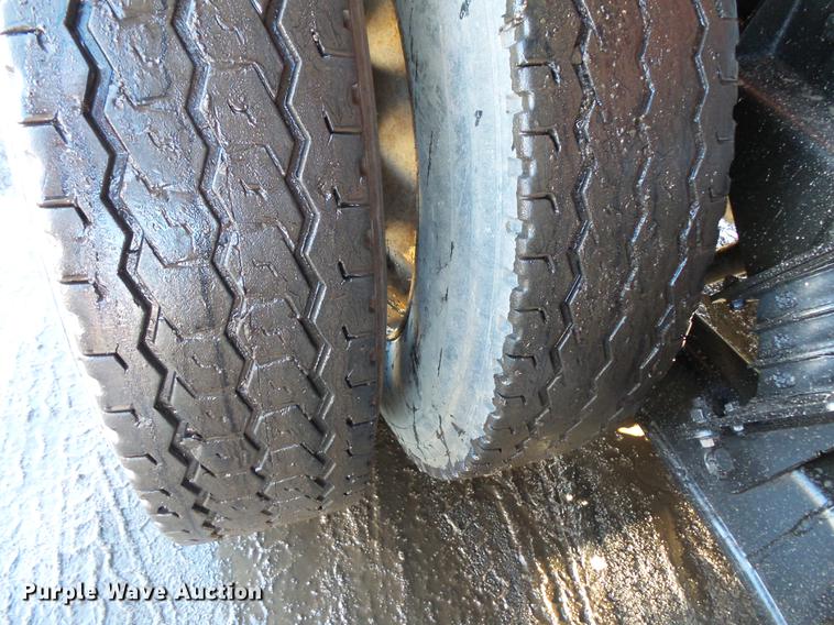 image for item DV9614 1997 Ford LT9000 dump truck