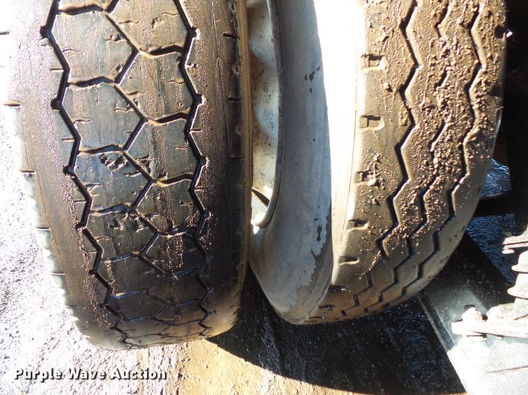 image for item DV9614 1997 Ford LT9000 dump truck