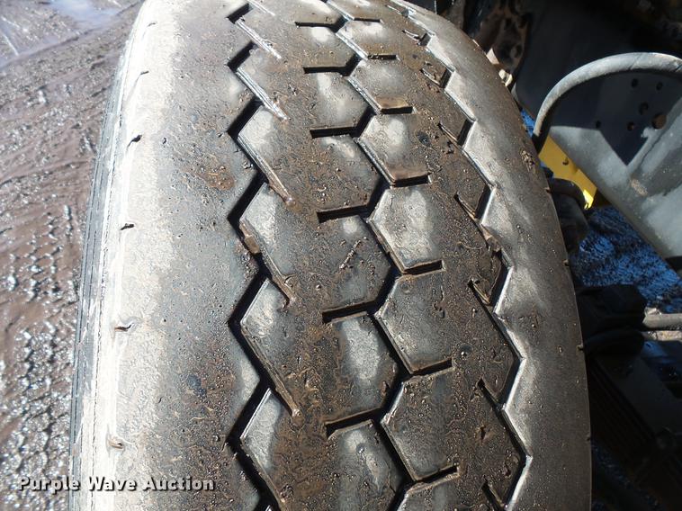 image for item DV9614 1997 Ford LT9000 dump truck