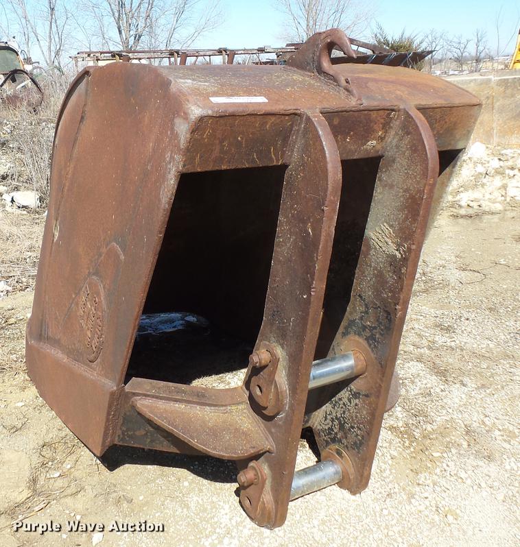 image for item DV9615 Empire 42"W sand bucket