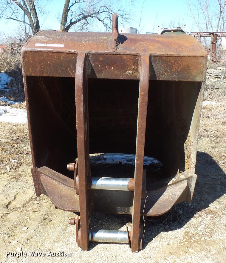 image for item DV9615 Empire 42"W sand bucket