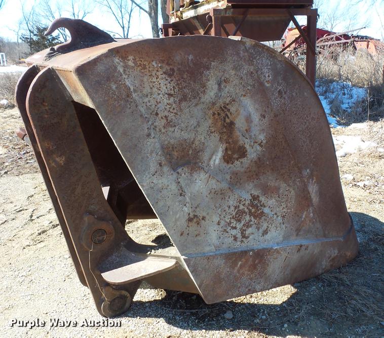 image for item DV9615 Empire 42"W sand bucket