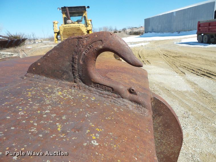 image for item DV9615 Empire 42"W sand bucket