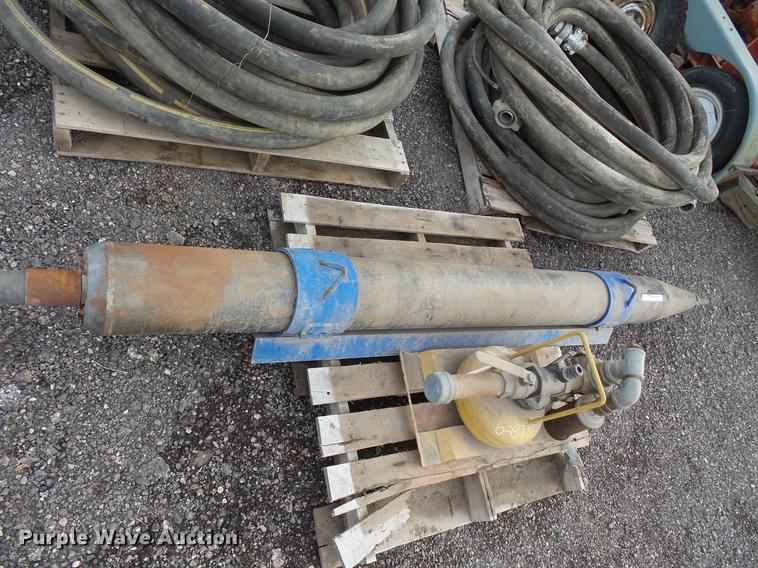 image for item DV9671 Hydraulic hammer