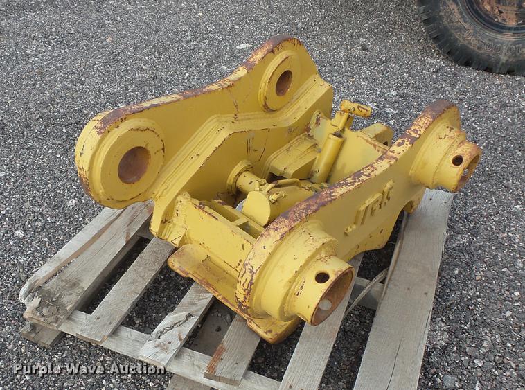 image for item DV9672 Excavator quick coupler