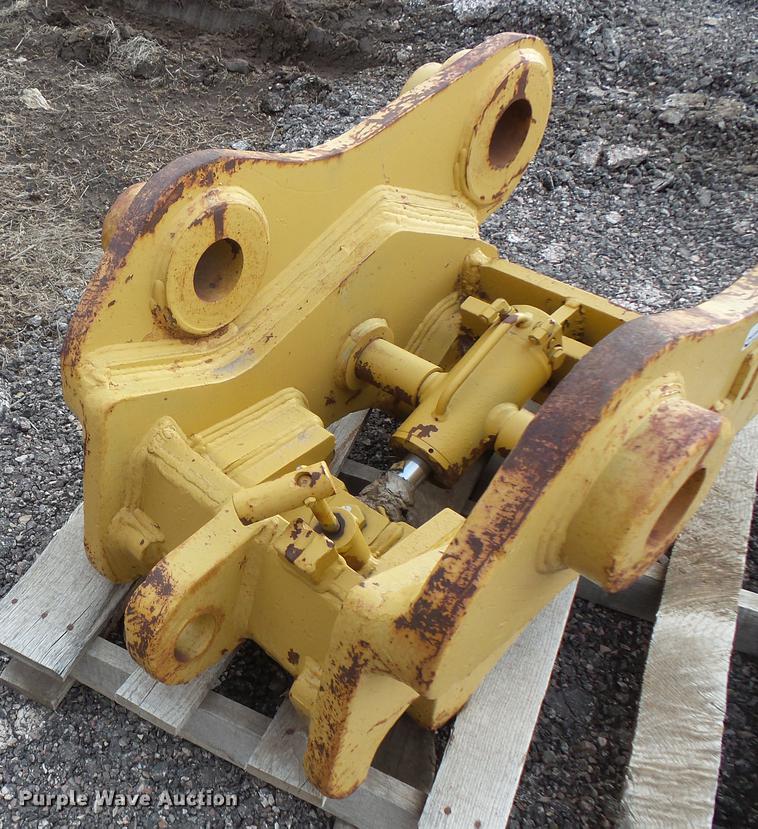 image for item DV9672 Excavator quick coupler