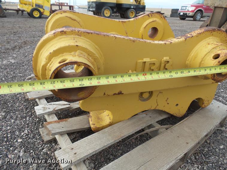 image for item DV9672 Excavator quick coupler