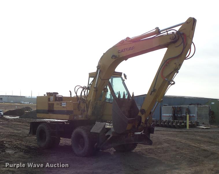 image for item DV9673 1985 Caterpillar 206 rubber tire excavator