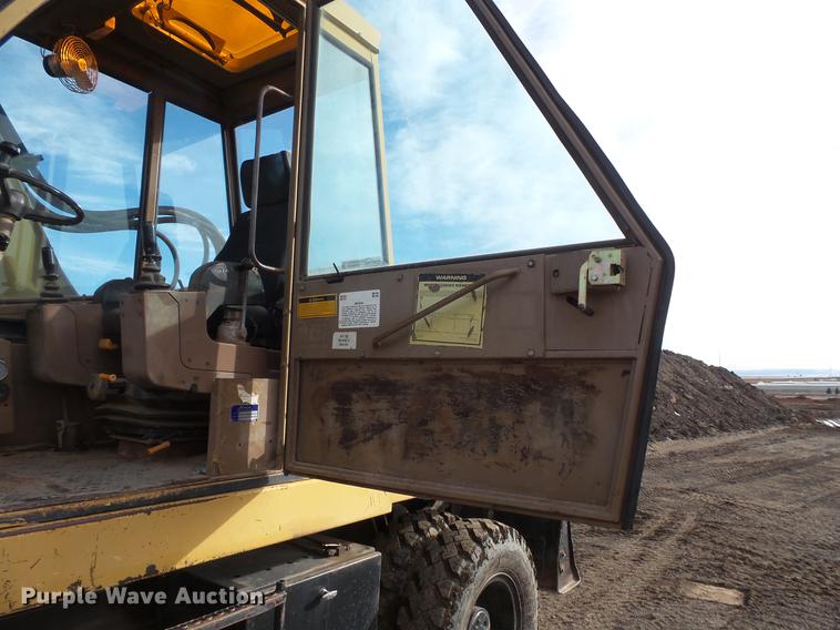 image for item DV9673 1985 Caterpillar 206 rubber tire excavator