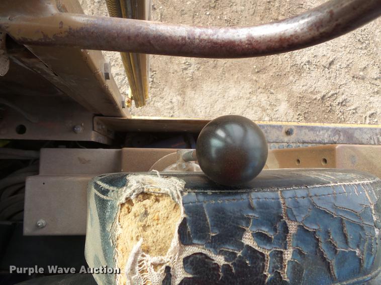 image for item DV9673 1985 Caterpillar 206 rubber tire excavator