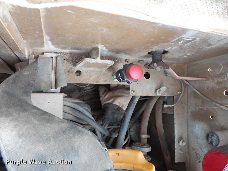 image for item DV9673 1985 Caterpillar 206 rubber tire excavator