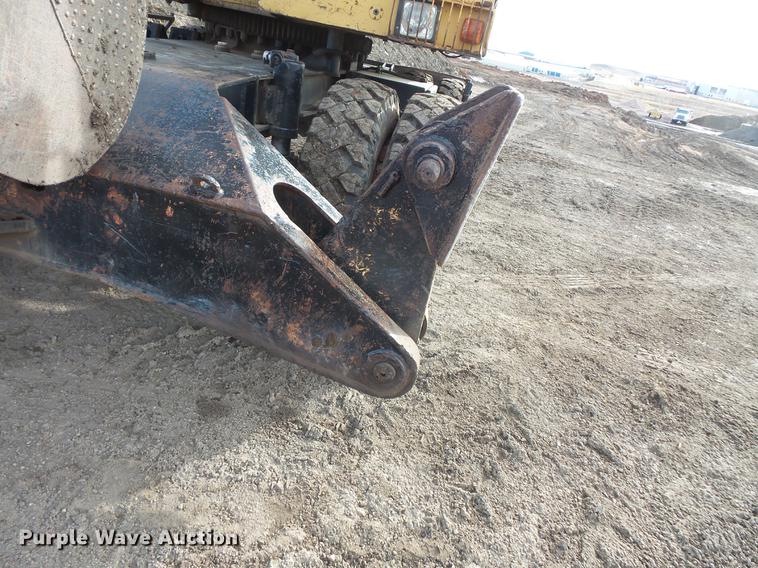 image for item DV9673 1985 Caterpillar 206 rubber tire excavator